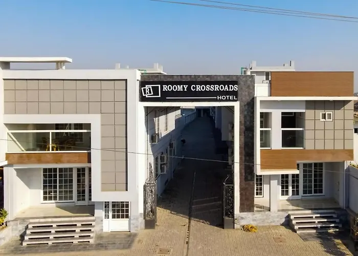 Roomy Crossroads Hotel, Peshawar